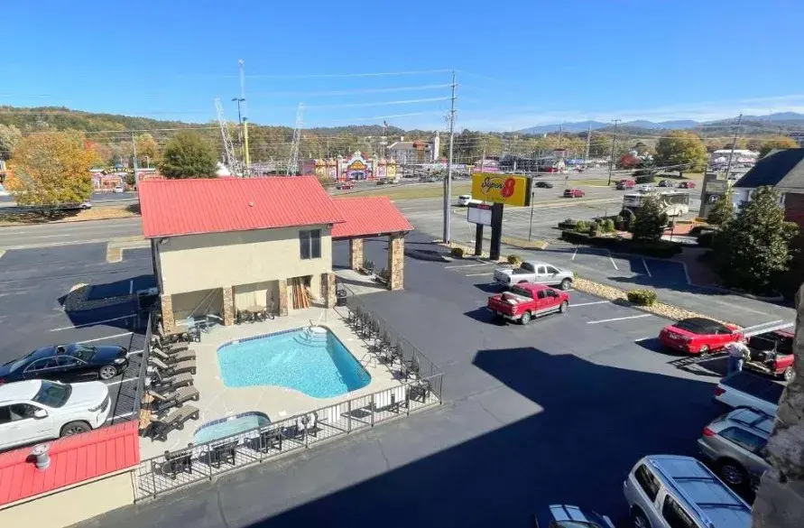 Pigeon Forge Motor Lodge - standard room interior
