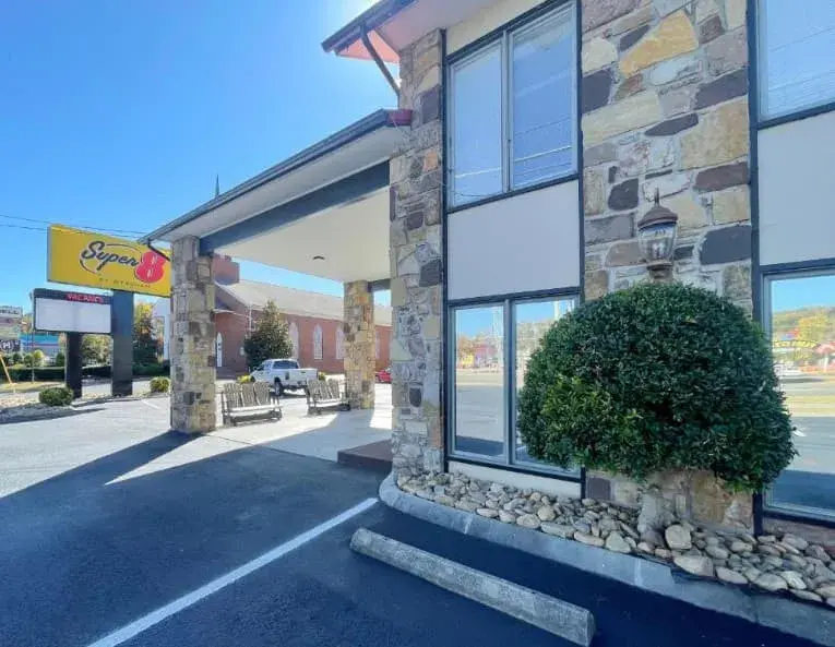 Pigeon Forge Motor Lodge - exterior entrance
